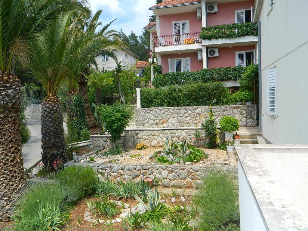 Apartments And Rooms Darinka Vrboska Extérieur photo