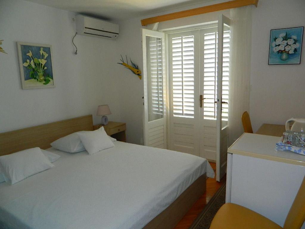 Apartments And Rooms Darinka Vrboska Extérieur photo