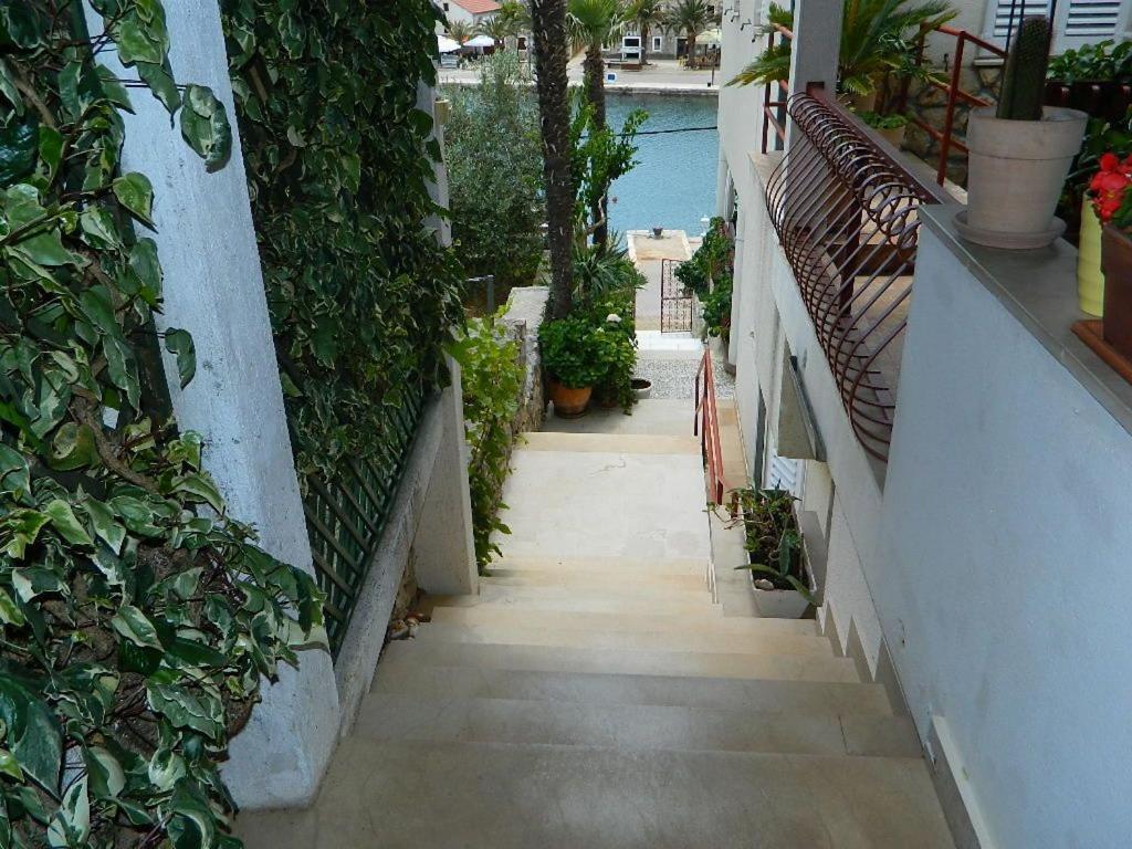 Apartments And Rooms Darinka Vrboska Extérieur photo