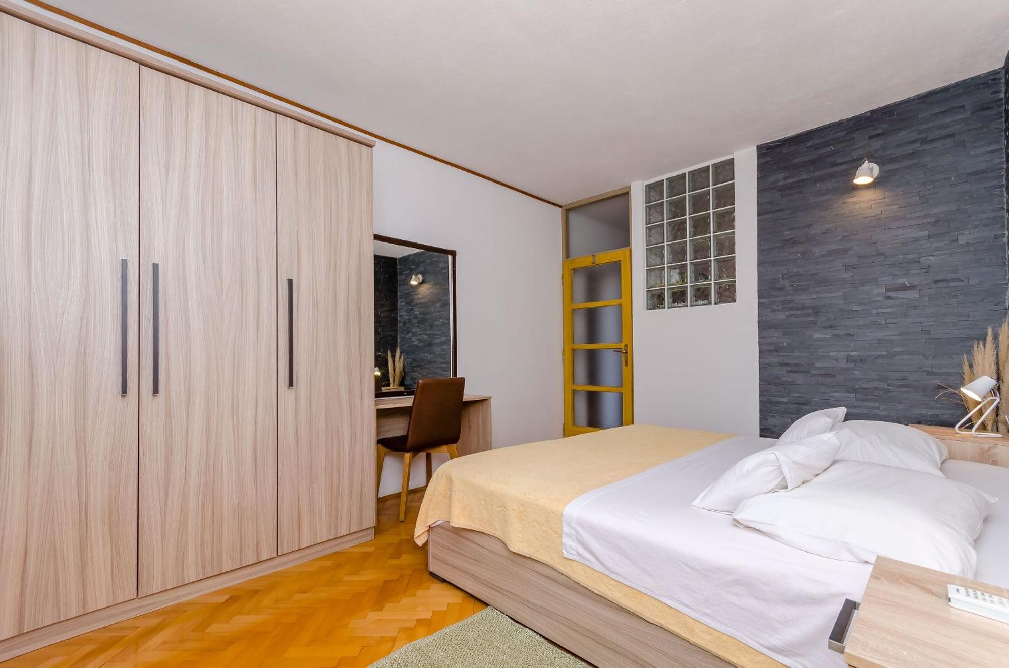 Apartments And Rooms Darinka Vrboska Extérieur photo