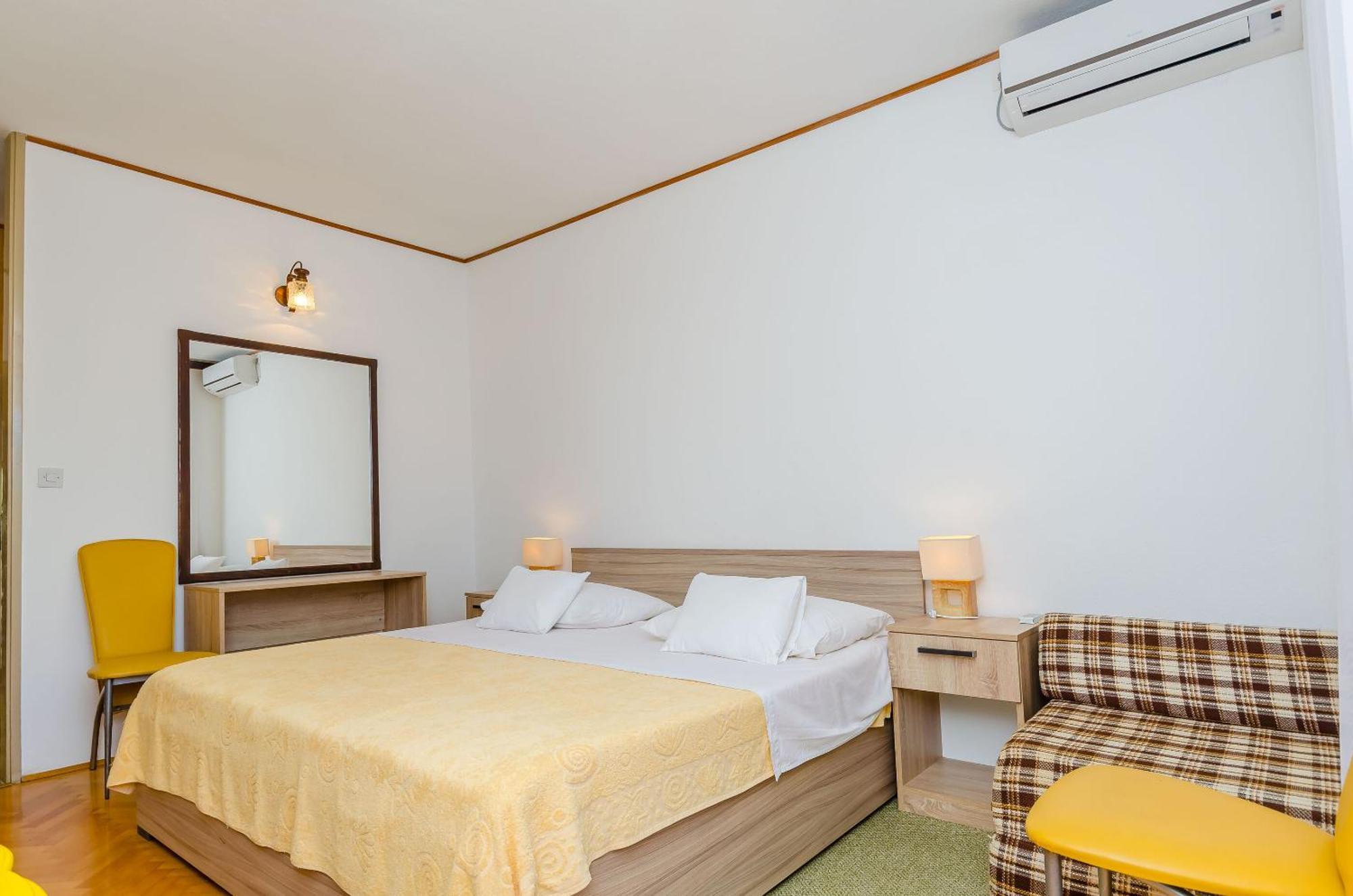 Apartments And Rooms Darinka Vrboska Extérieur photo